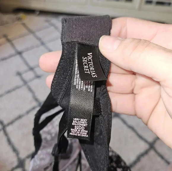 Victoria's secret bra with faux leather details 32dd - Picture 4 of 4